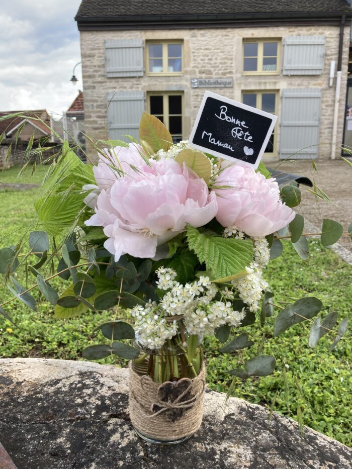 A offrir : Petit Bouquet de pivoines avec vase 💕